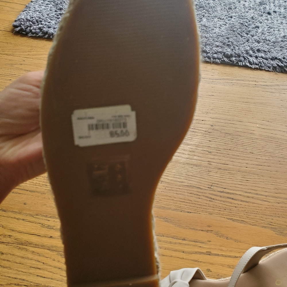 OPEN TO OFFERS Aldo White Platform Espadrille Sandals Size 7.5 - Picture 4 of 4